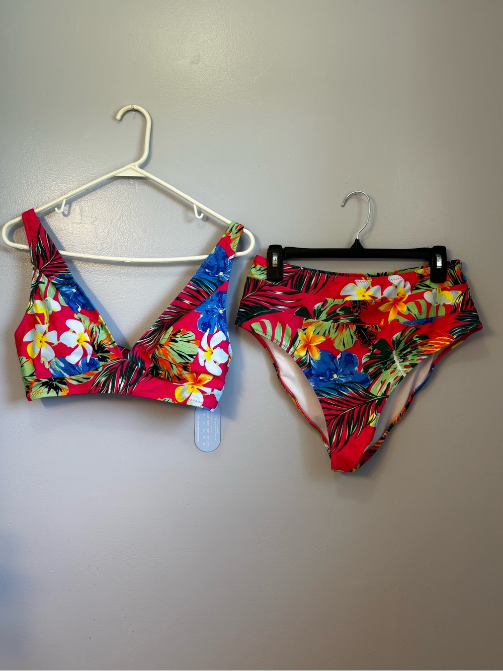 Hilinker Pink Floral V-Neck High-Waisted Bikini Set   Sz L. NWT